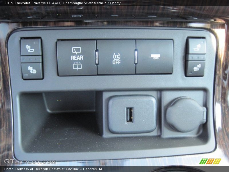 Champagne Silver Metallic / Ebony 2015 Chevrolet Traverse LT AWD