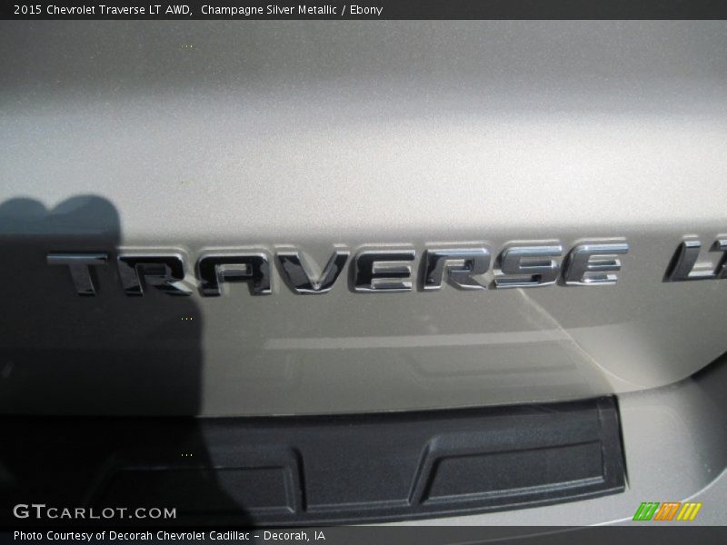 Champagne Silver Metallic / Ebony 2015 Chevrolet Traverse LT AWD