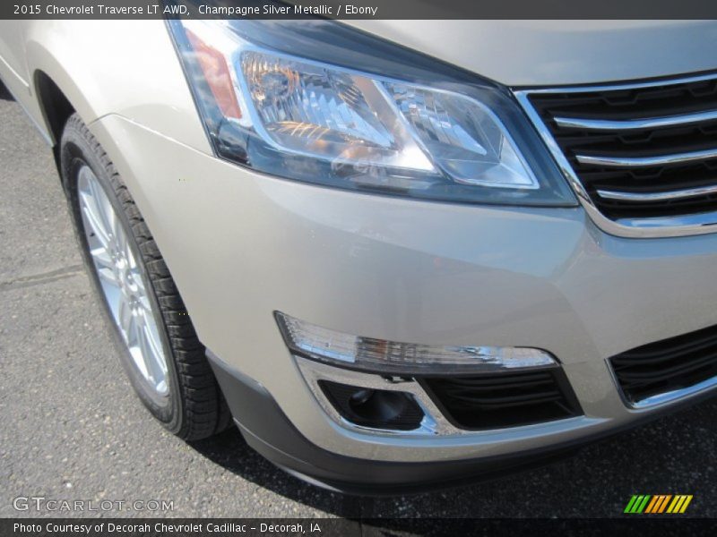 Champagne Silver Metallic / Ebony 2015 Chevrolet Traverse LT AWD