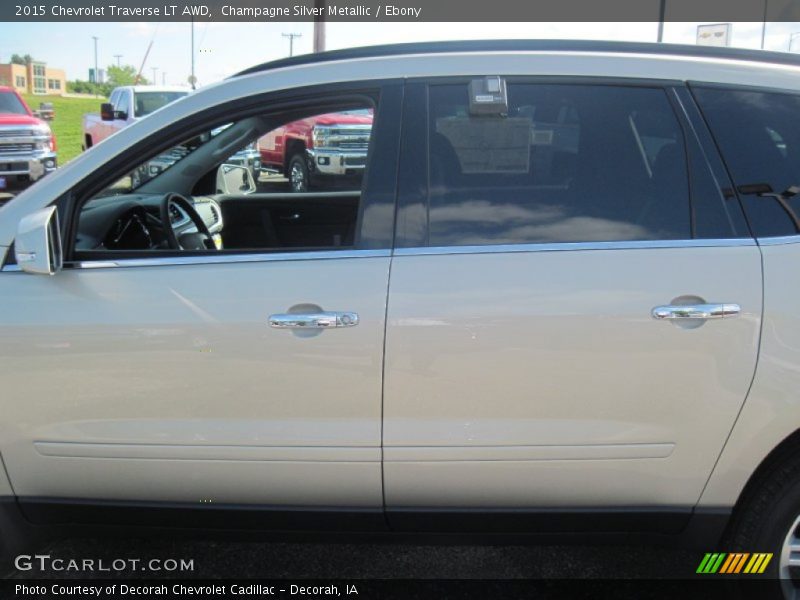 Champagne Silver Metallic / Ebony 2015 Chevrolet Traverse LT AWD
