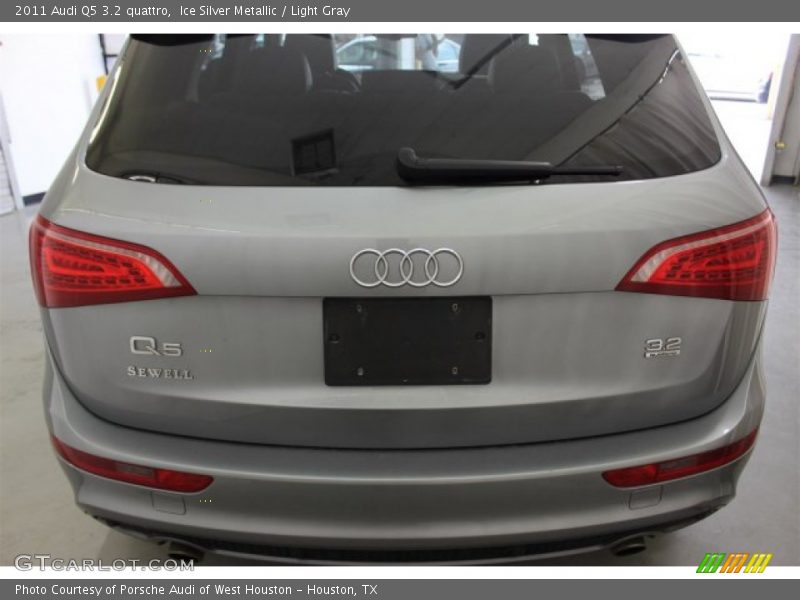 Ice Silver Metallic / Light Gray 2011 Audi Q5 3.2 quattro