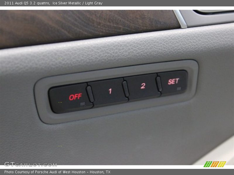 Ice Silver Metallic / Light Gray 2011 Audi Q5 3.2 quattro