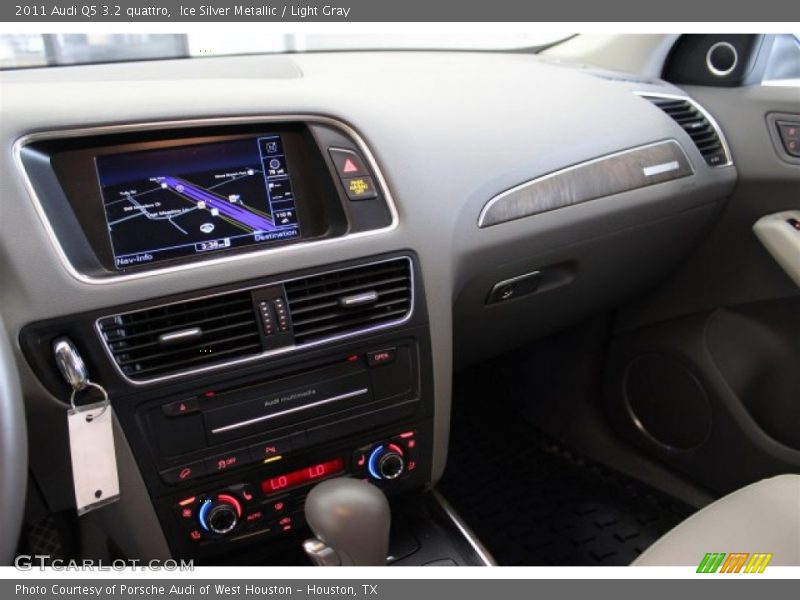 Ice Silver Metallic / Light Gray 2011 Audi Q5 3.2 quattro