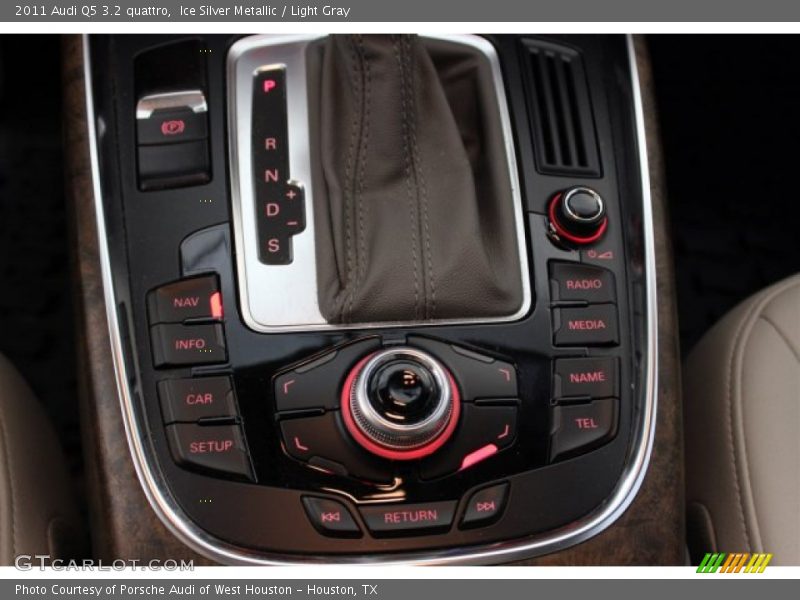 Ice Silver Metallic / Light Gray 2011 Audi Q5 3.2 quattro