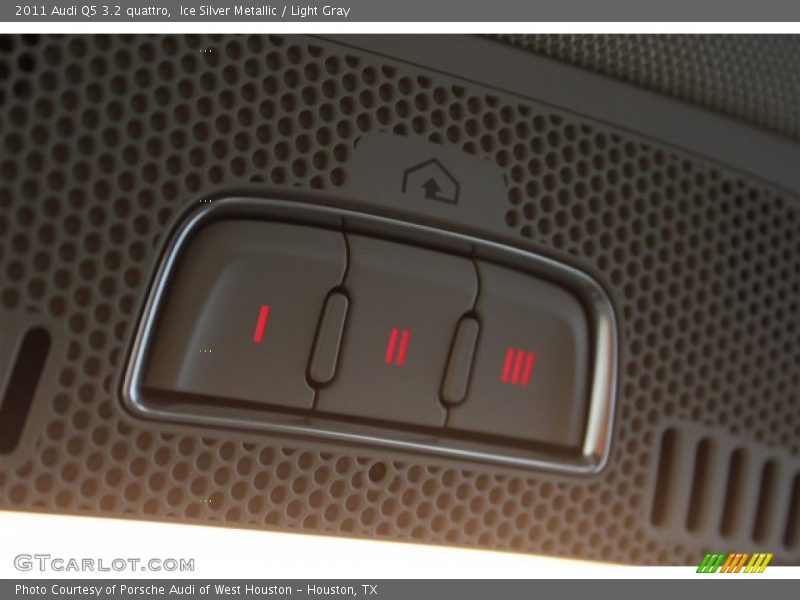 Ice Silver Metallic / Light Gray 2011 Audi Q5 3.2 quattro