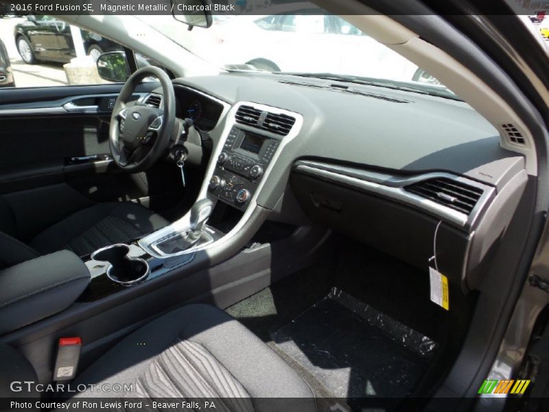 Magnetic Metallic / Charcoal Black 2016 Ford Fusion SE