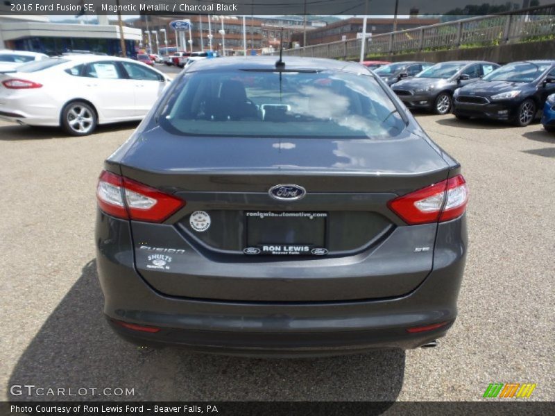 Magnetic Metallic / Charcoal Black 2016 Ford Fusion SE