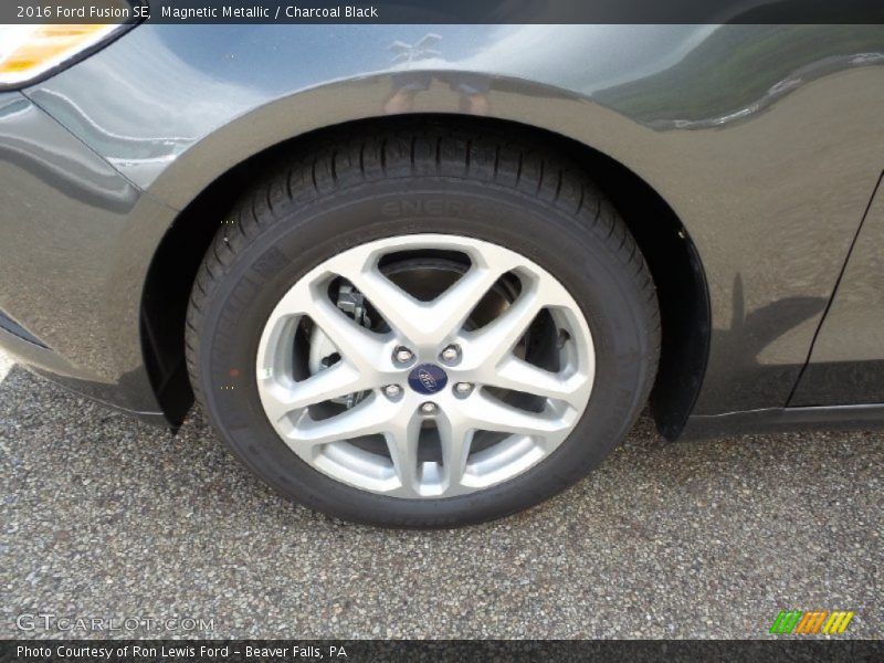 Magnetic Metallic / Charcoal Black 2016 Ford Fusion SE