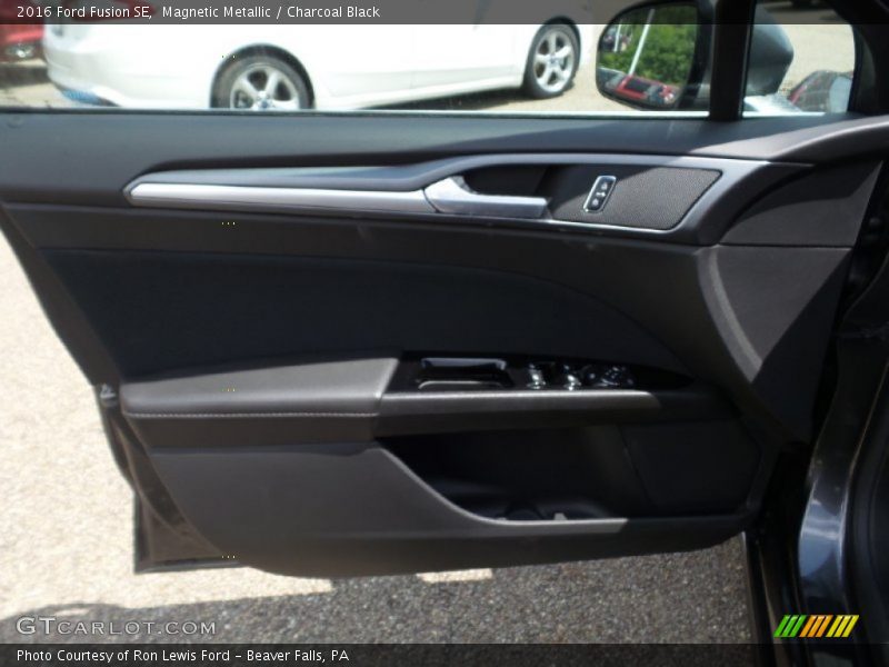 Magnetic Metallic / Charcoal Black 2016 Ford Fusion SE