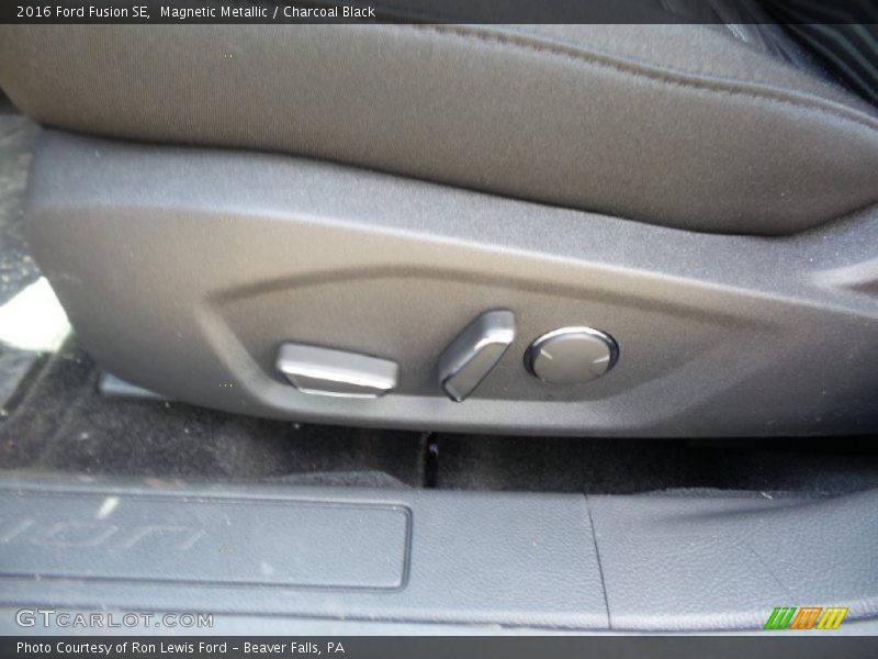 Magnetic Metallic / Charcoal Black 2016 Ford Fusion SE