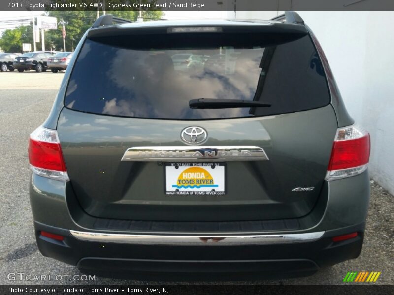 Cypress Green Pearl / Sand Beige 2013 Toyota Highlander V6 4WD