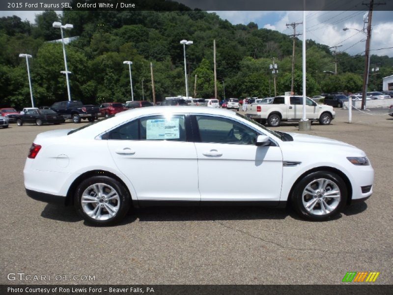 Oxford White / Dune 2015 Ford Taurus SEL