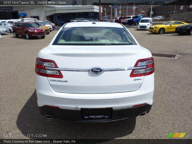 Oxford White / Dune 2015 Ford Taurus SEL
