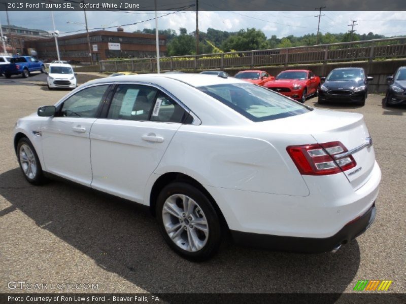 Oxford White / Dune 2015 Ford Taurus SEL