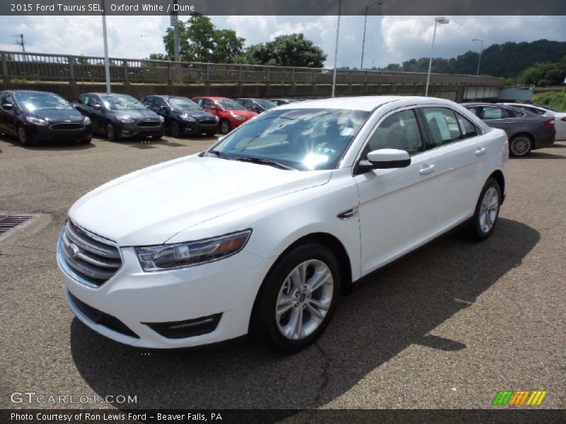 Oxford White / Dune 2015 Ford Taurus SEL