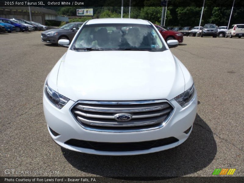 Oxford White / Dune 2015 Ford Taurus SEL