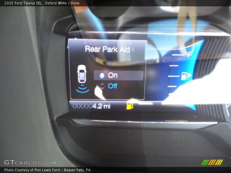 Oxford White / Dune 2015 Ford Taurus SEL