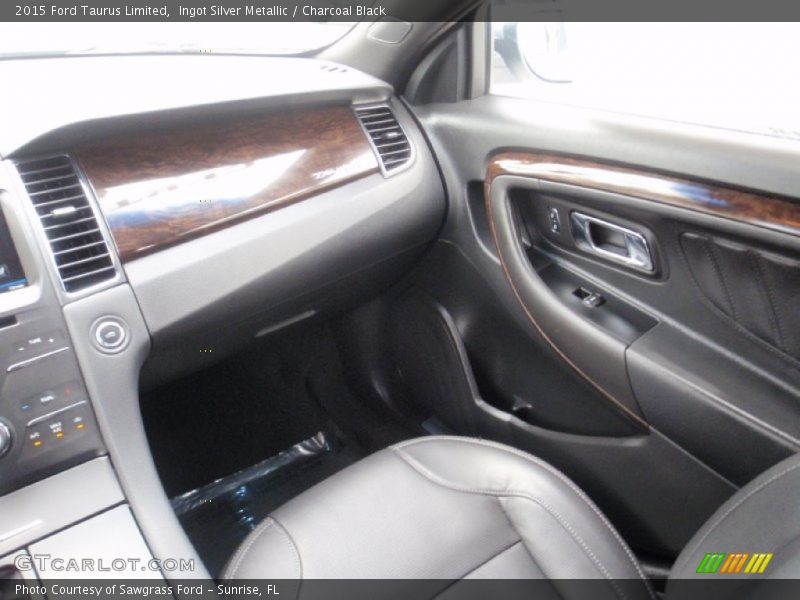 Ingot Silver Metallic / Charcoal Black 2015 Ford Taurus Limited