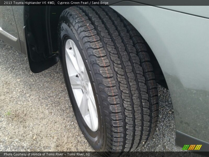 Cypress Green Pearl / Sand Beige 2013 Toyota Highlander V6 4WD