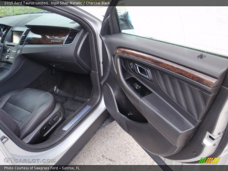 Ingot Silver Metallic / Charcoal Black 2015 Ford Taurus Limited