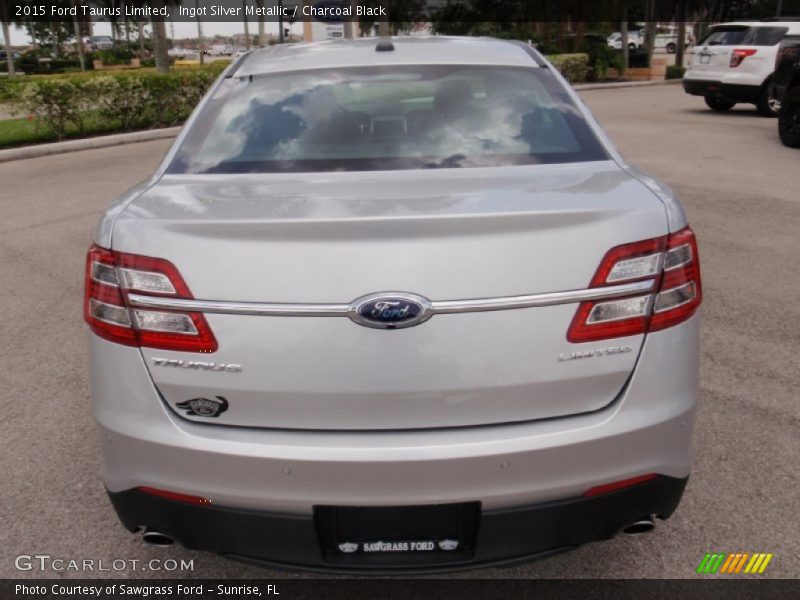 Ingot Silver Metallic / Charcoal Black 2015 Ford Taurus Limited