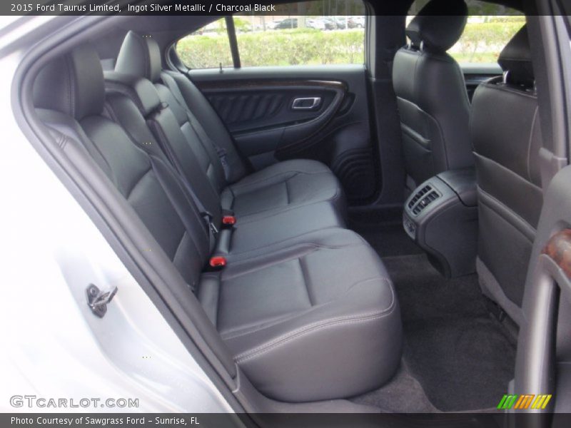 Ingot Silver Metallic / Charcoal Black 2015 Ford Taurus Limited