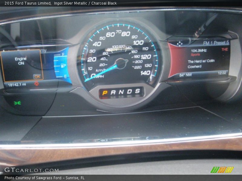 Ingot Silver Metallic / Charcoal Black 2015 Ford Taurus Limited