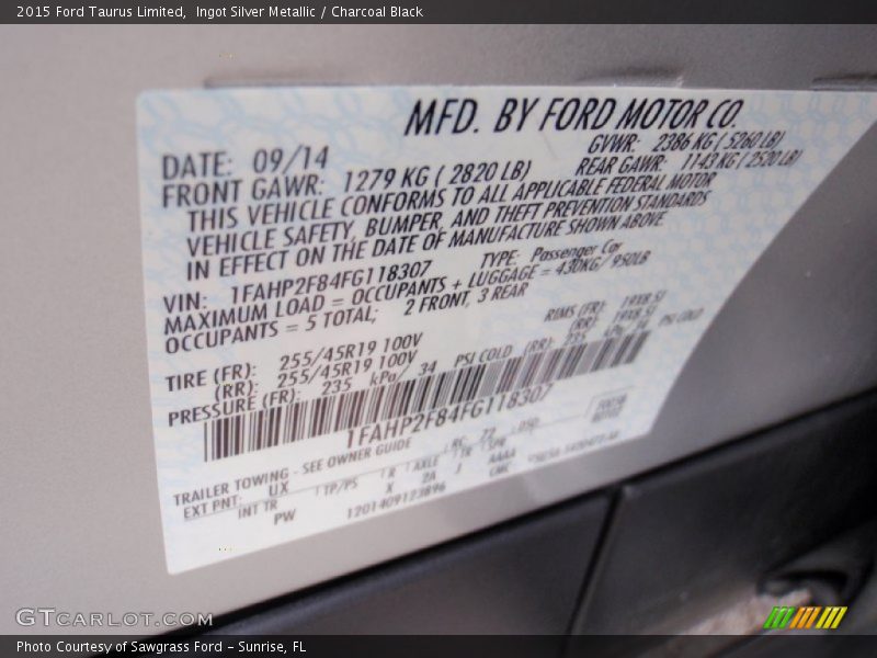 Ingot Silver Metallic / Charcoal Black 2015 Ford Taurus Limited