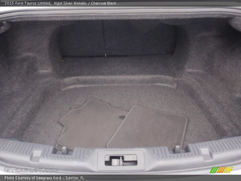 Ingot Silver Metallic / Charcoal Black 2015 Ford Taurus Limited