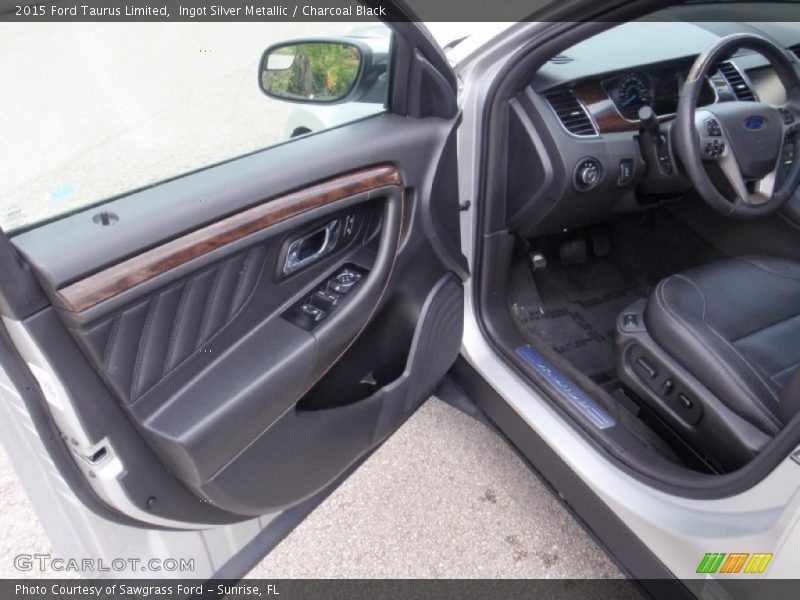 Ingot Silver Metallic / Charcoal Black 2015 Ford Taurus Limited