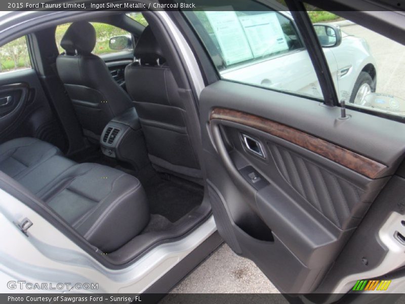 Ingot Silver Metallic / Charcoal Black 2015 Ford Taurus Limited