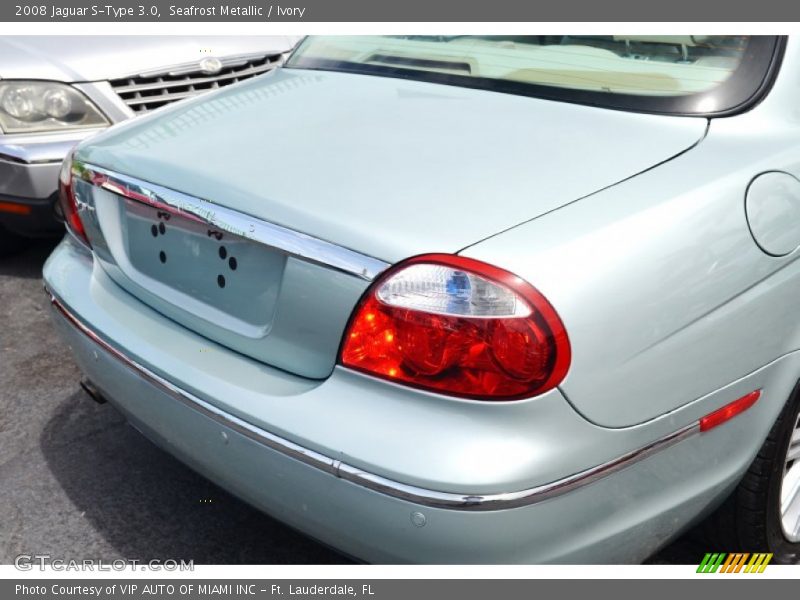 Seafrost Metallic / Ivory 2008 Jaguar S-Type 3.0