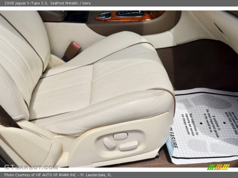 Seafrost Metallic / Ivory 2008 Jaguar S-Type 3.0
