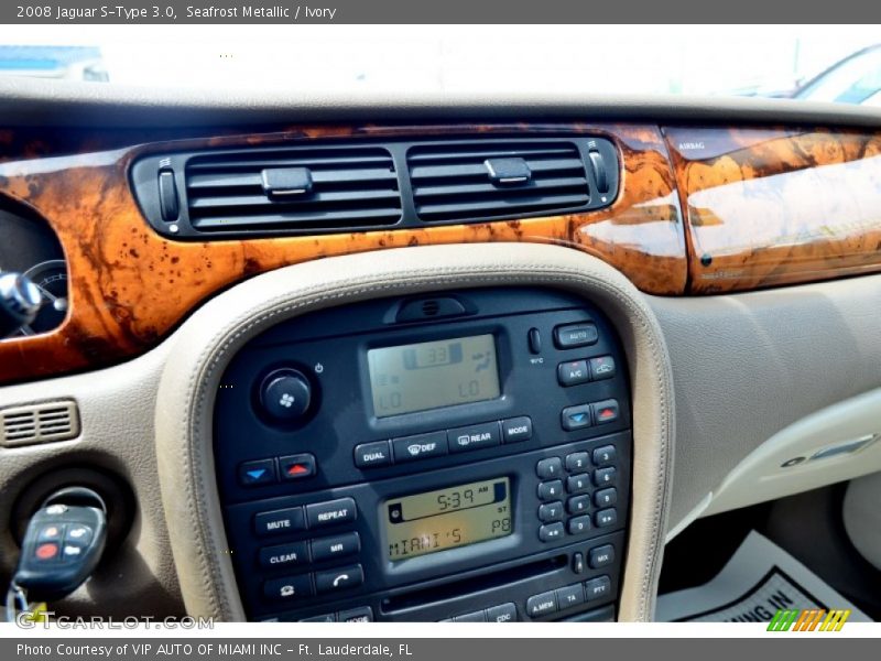 Seafrost Metallic / Ivory 2008 Jaguar S-Type 3.0