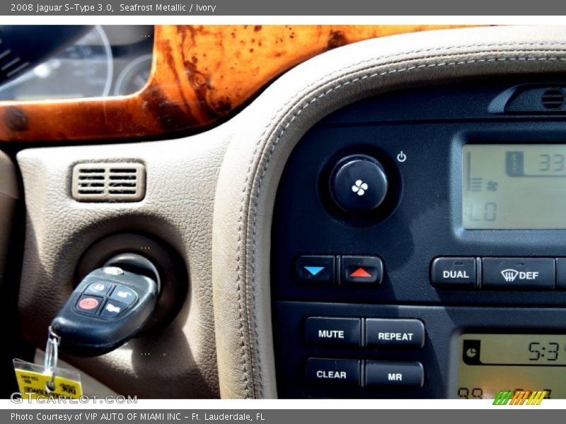 Seafrost Metallic / Ivory 2008 Jaguar S-Type 3.0