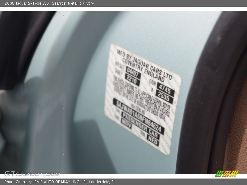 Seafrost Metallic / Ivory 2008 Jaguar S-Type 3.0