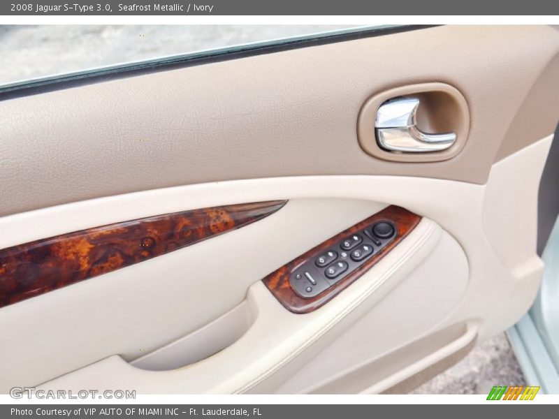 Seafrost Metallic / Ivory 2008 Jaguar S-Type 3.0