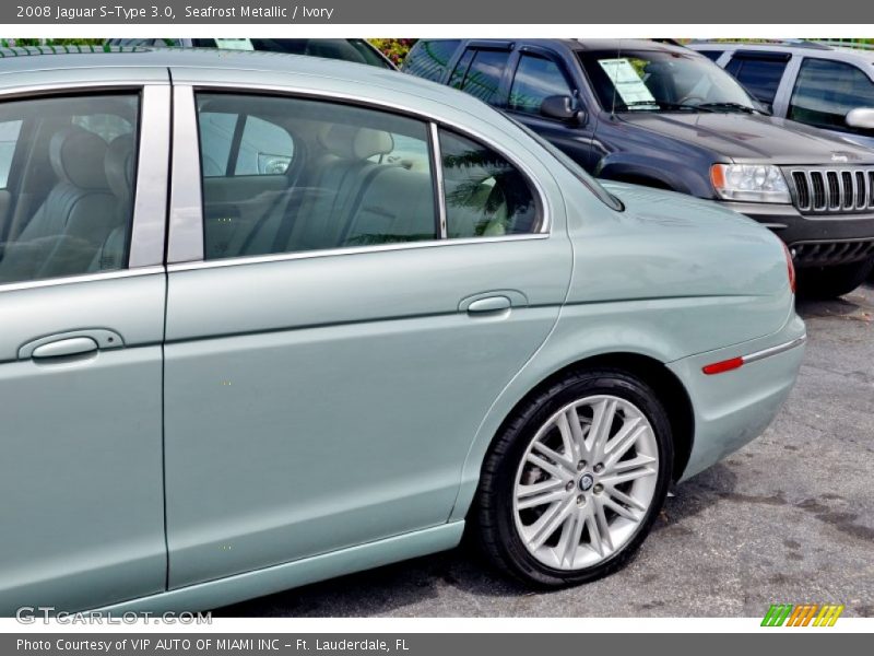 Seafrost Metallic / Ivory 2008 Jaguar S-Type 3.0