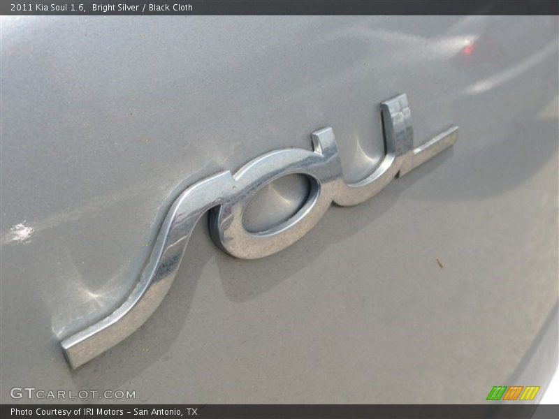 Bright Silver / Black Cloth 2011 Kia Soul 1.6