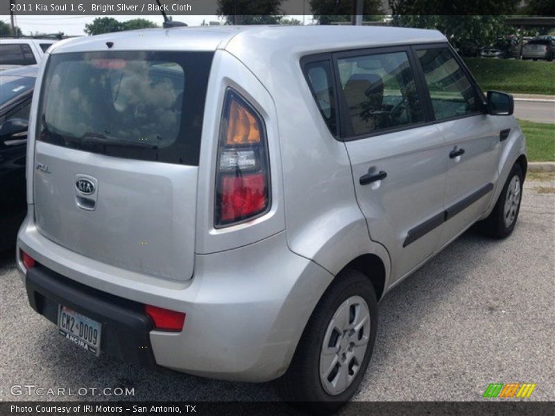 Bright Silver / Black Cloth 2011 Kia Soul 1.6