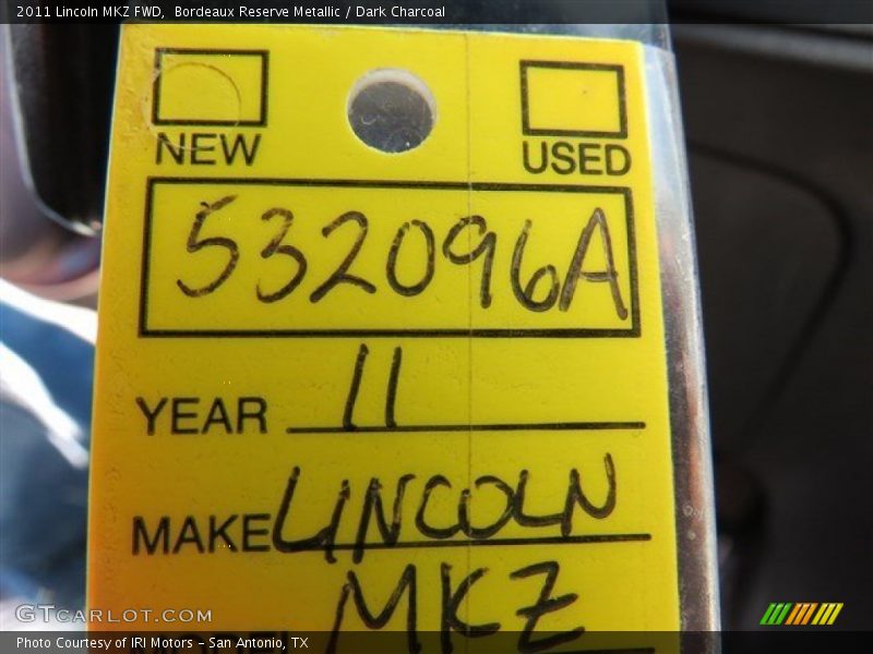 Bordeaux Reserve Metallic / Dark Charcoal 2011 Lincoln MKZ FWD