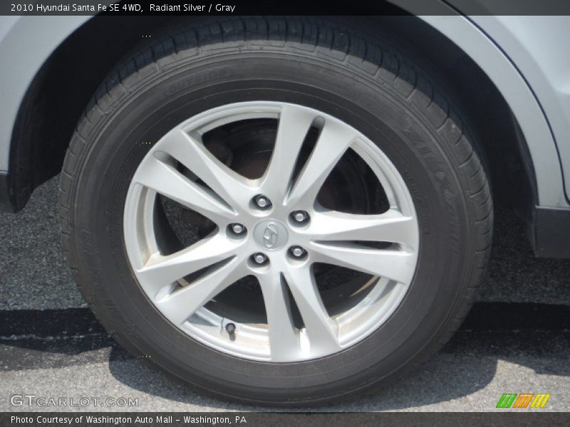 Radiant Silver / Gray 2010 Hyundai Santa Fe SE 4WD