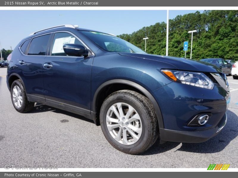 Front 3/4 View of 2015 Rogue SV