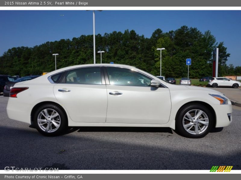 Pearl White / Beige 2015 Nissan Altima 2.5 SV