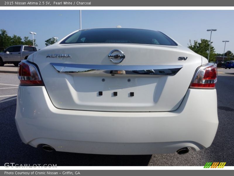 Pearl White / Charcoal 2015 Nissan Altima 2.5 SV