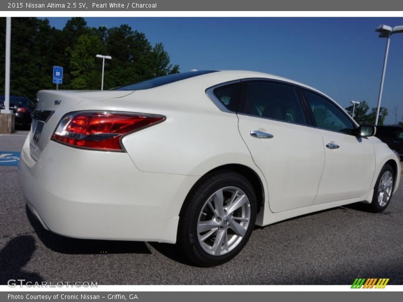 Pearl White / Charcoal 2015 Nissan Altima 2.5 SV
