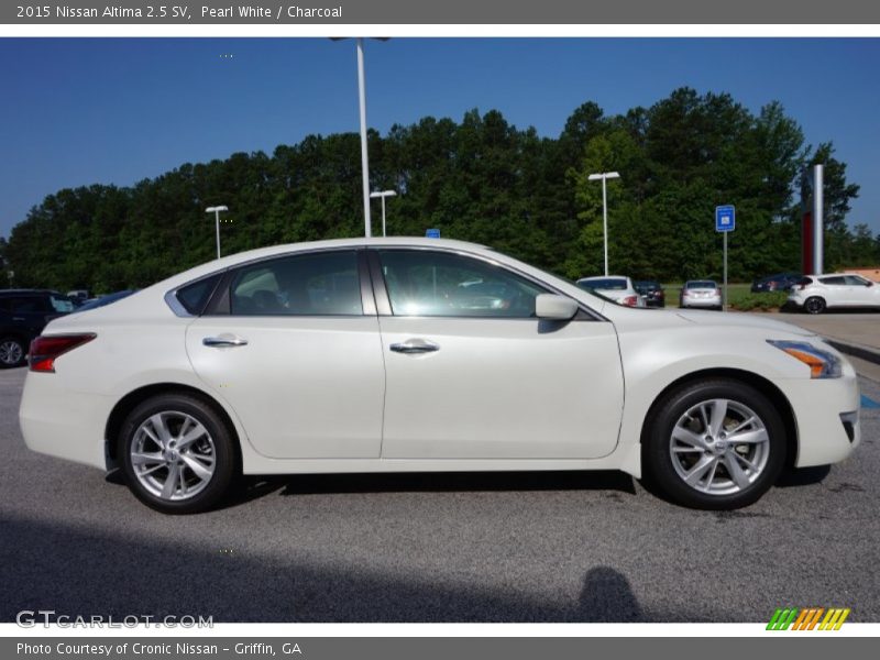 Pearl White / Charcoal 2015 Nissan Altima 2.5 SV