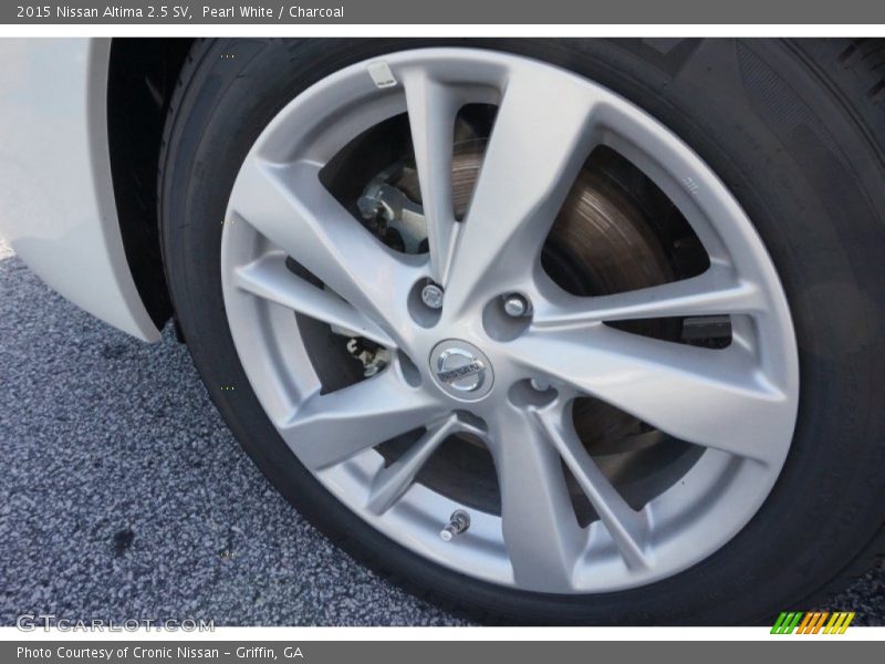 Pearl White / Charcoal 2015 Nissan Altima 2.5 SV