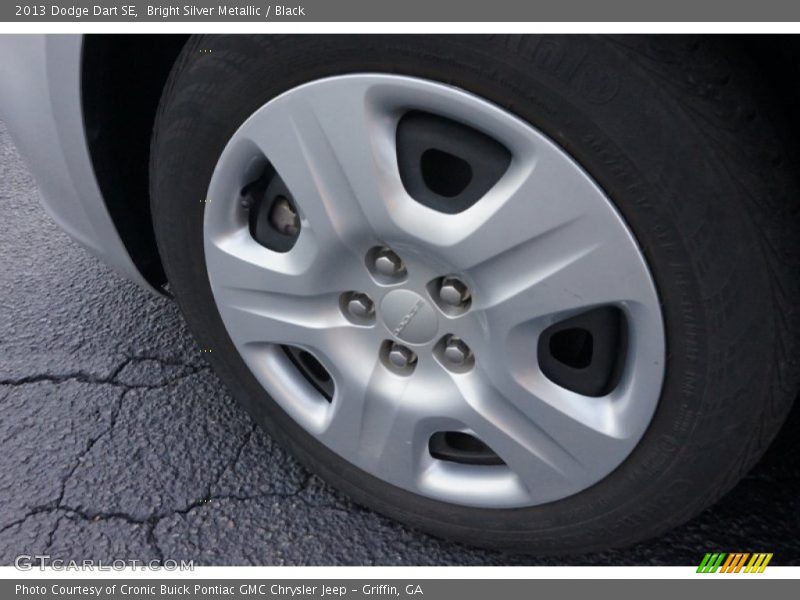 Bright Silver Metallic / Black 2013 Dodge Dart SE