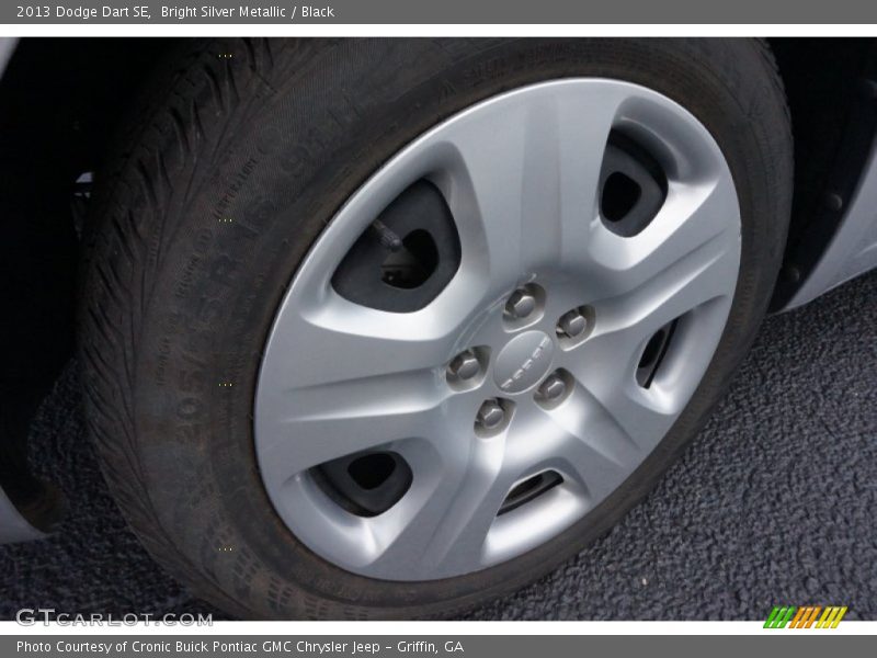 Bright Silver Metallic / Black 2013 Dodge Dart SE